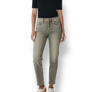 4/$20 Gloria Vanderbilt Amanda Straight Leg Jeans 16